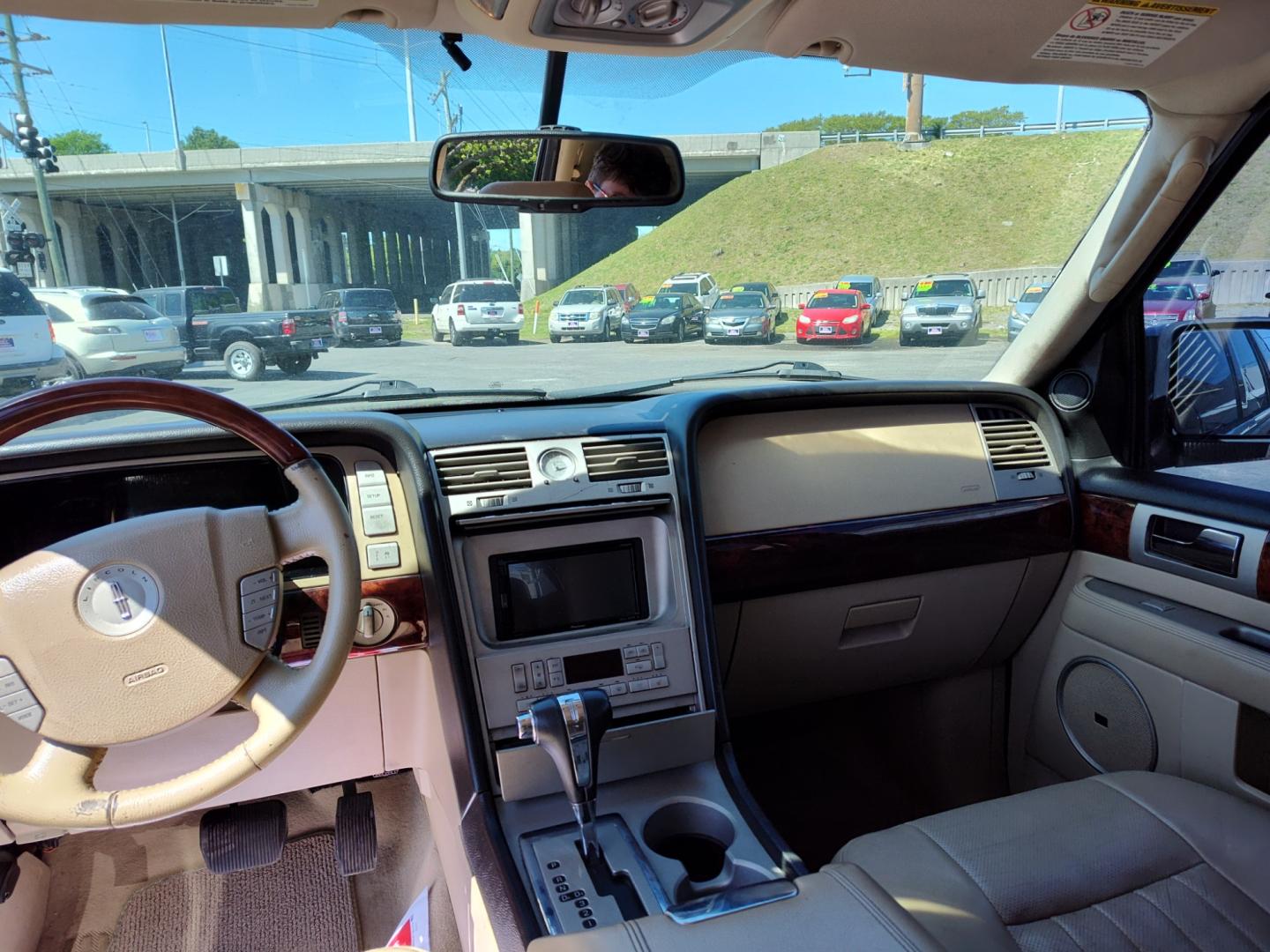 2006 Black /tan Lincoln Navigator 4WD Luxury (5LMFU28546L) with an 5.4L V8 SOHC 24V engine, 6-Speed Automatic Overdrive transmission, located at 5700 Curlew Drive, Norfolk, VA, 23502, (757) 455-6330, 36.841885, -76.209412 - Photo#9